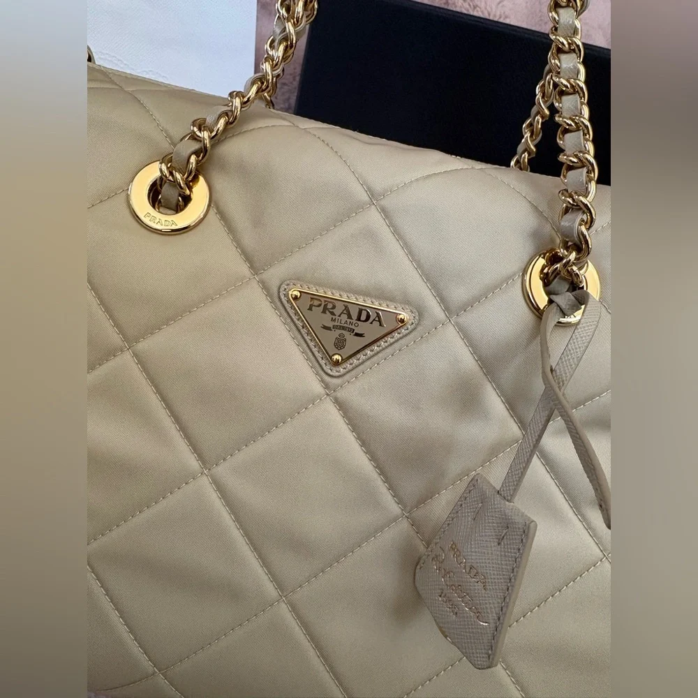 Prada Cream Quilted shoulder Bag with Gold Chain - Picture 7 of 13